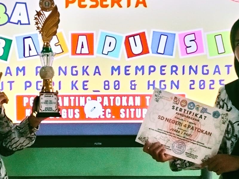 Guru SD Negeri 4 Patokan Juara 2 Baca Puisi